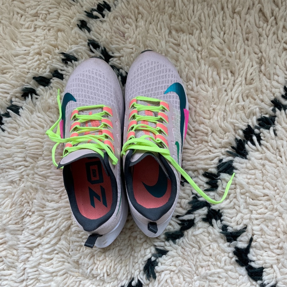 New size 8 Nike Pink Pegasus